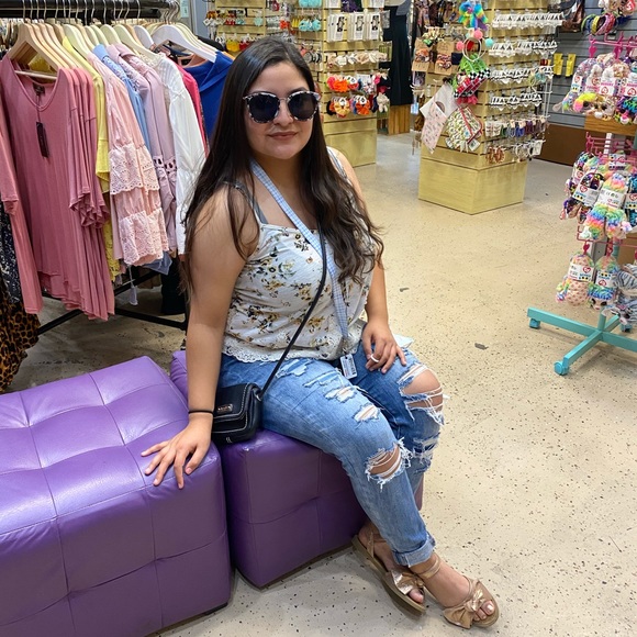 Meet your Posher, Ailoni - Picture 6 of 6